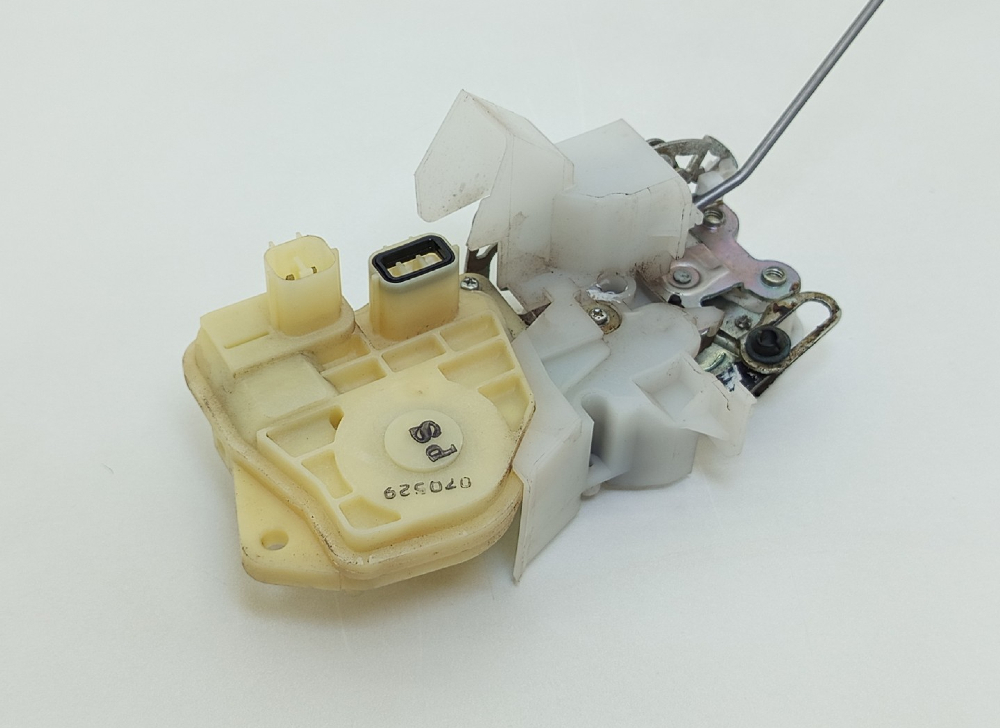 Ön Sol Kapı Kilidi